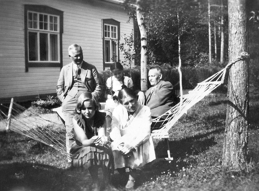 Elorannalla Anna-Liisa k�ym�ss�