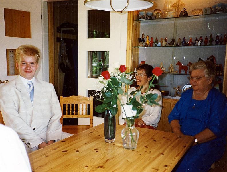 mummu_Samunrippijuhlissa1989.jpg